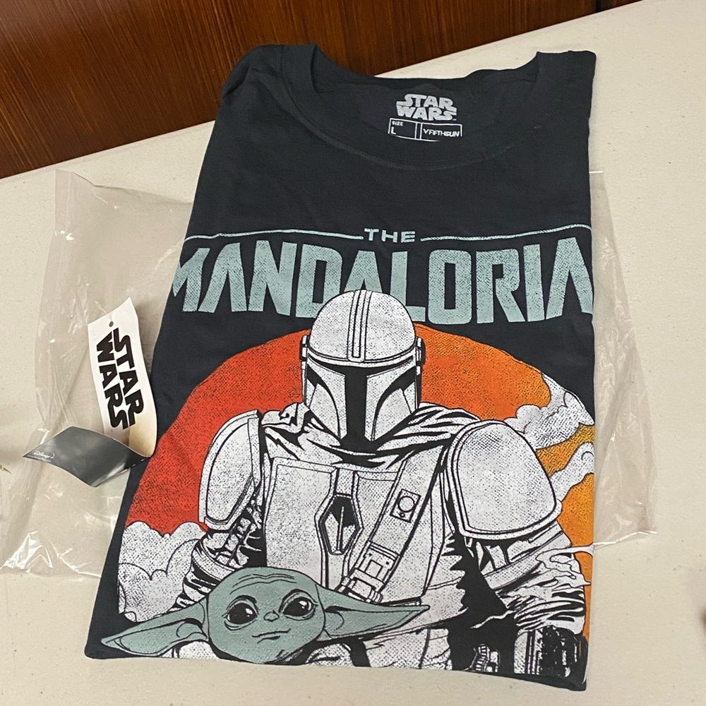 Star Wars The Mandalorian graphic Short Sleeve shirt size L